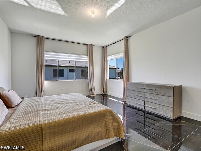 Building Photo - 5126 Panella Ave