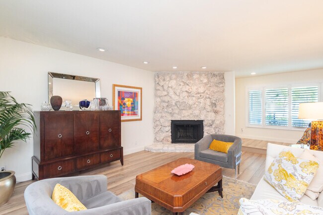 Building Photo - 3372 SE Court Dr