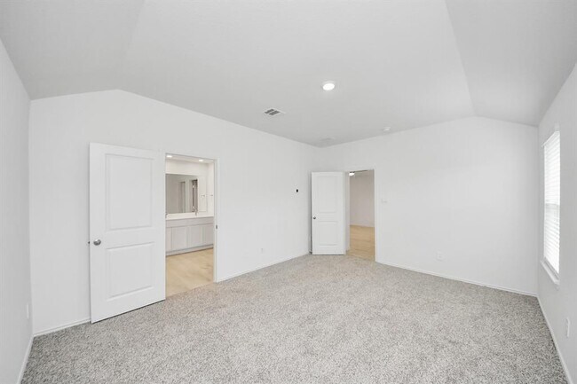 Building Photo - 5038 Balcolm Dr
