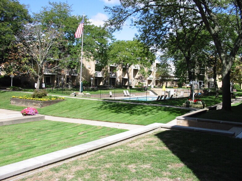 Primary Photo - 4909 Crooks Rd