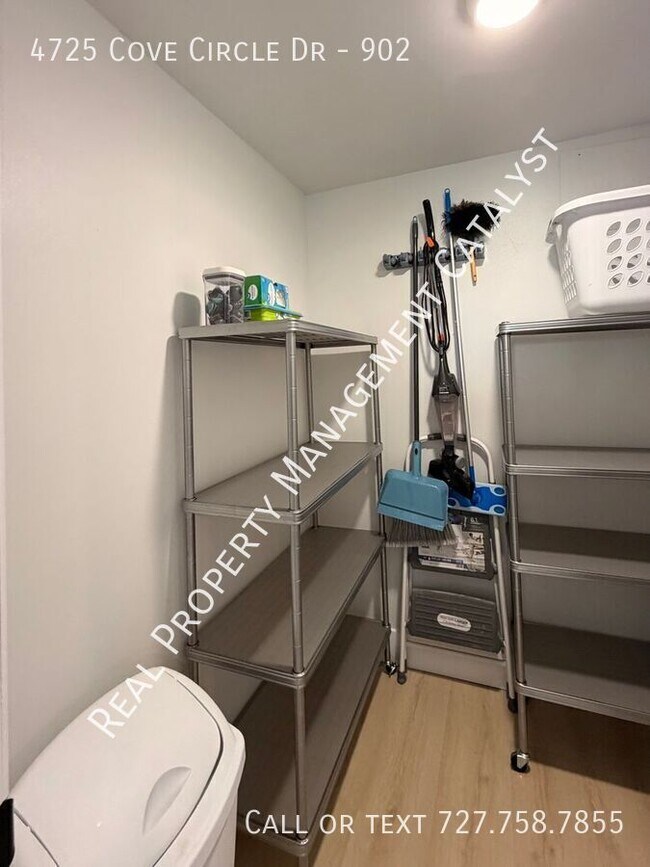 Building Photo - 4725 Cove Cir