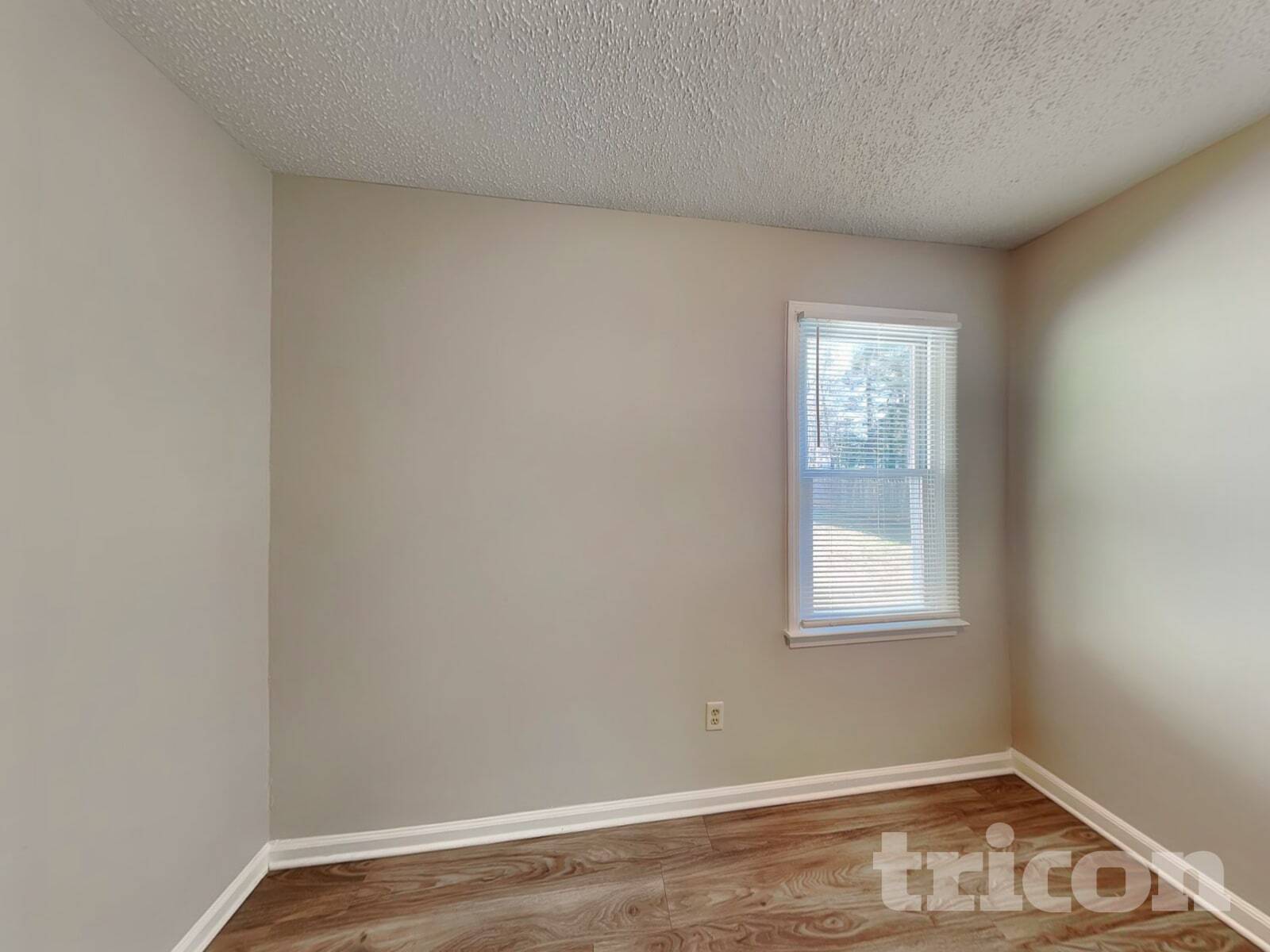 Building Photo - 812 N Royal Tower Dr