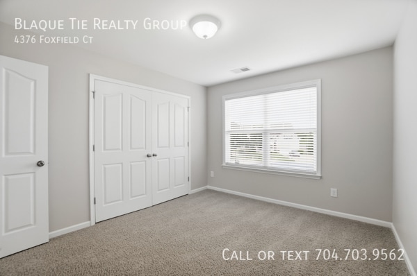 Building Photo - 4376 Foxfield Ct