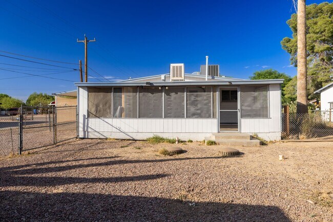 Building Photo - Don't miss your chance on this Marana gem! Unit 1 - Main House - Available NOW!