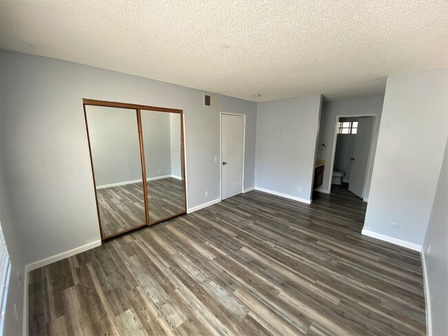 Building Photo - Incredibly Spacious 2 Bedroom/2Bath Condo ...