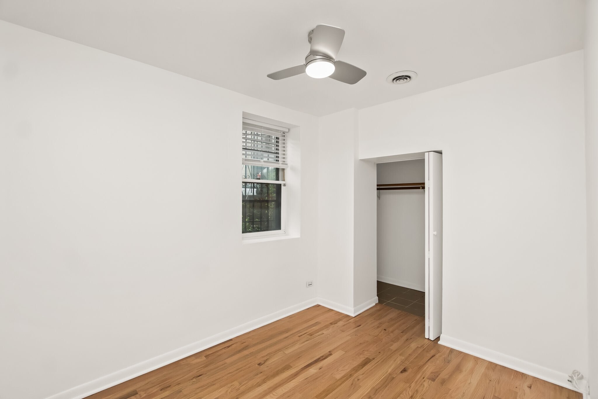 Building Photo - 1739 W Beach Ave