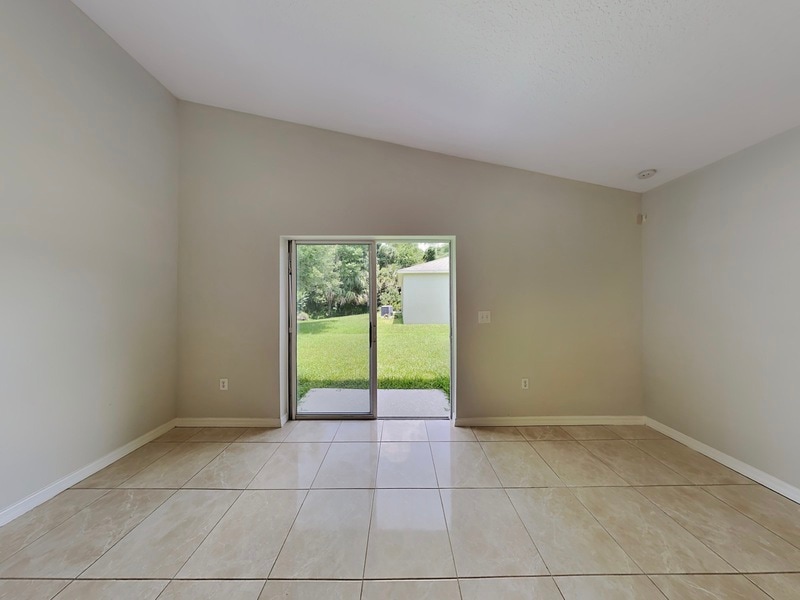 Building Photo - 10193 Oak Crest Rd