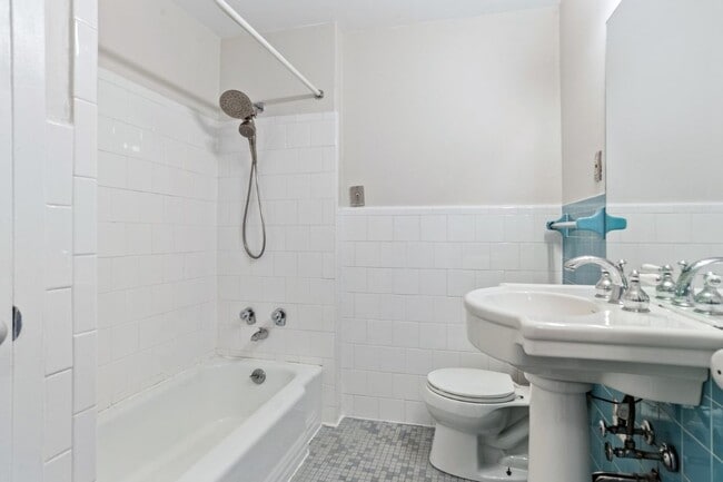 Building Photo - 3060 Pharr Ct N Northwest