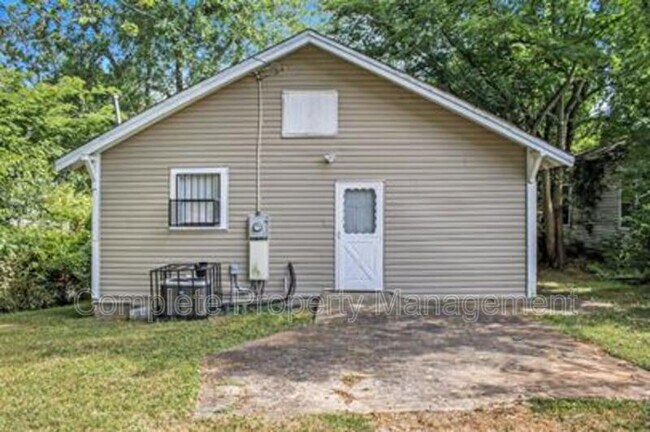 Building Photo - 604 5th Way