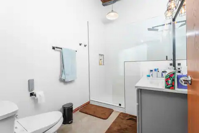 Building Photo - Loft