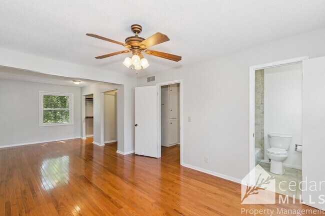 Building Photo - Beautiful Brick Home in West Wichita. Godd...