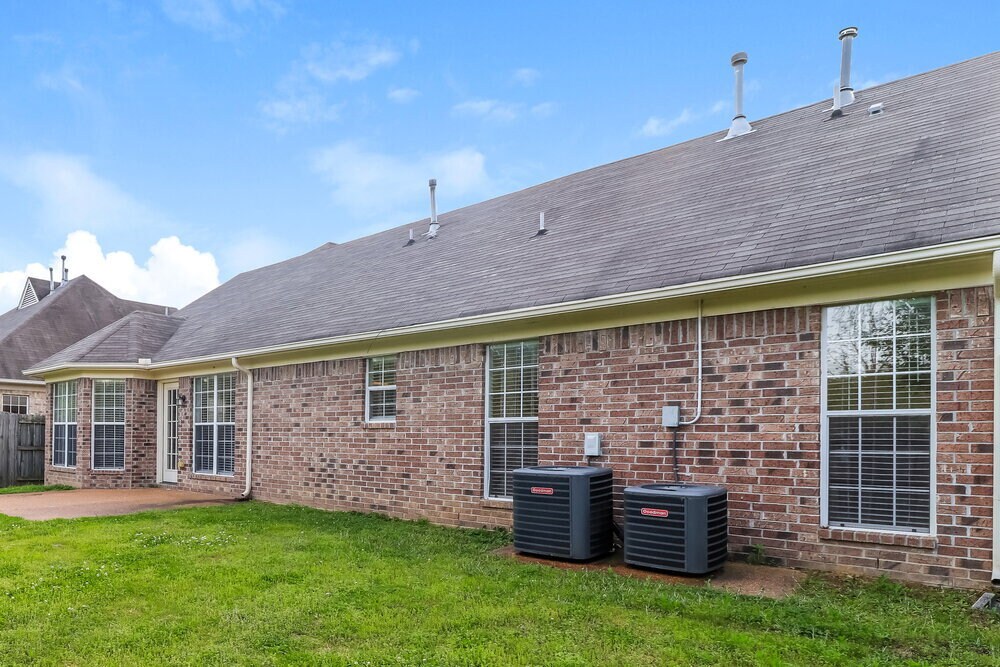 Building Photo - 10316 Cottage Oaks Dr