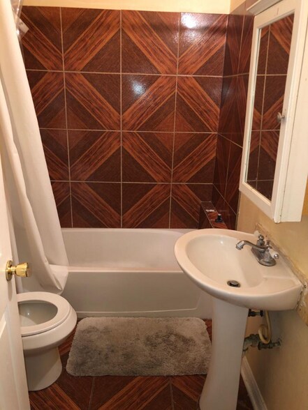 Building Photo - 2012 Congress St