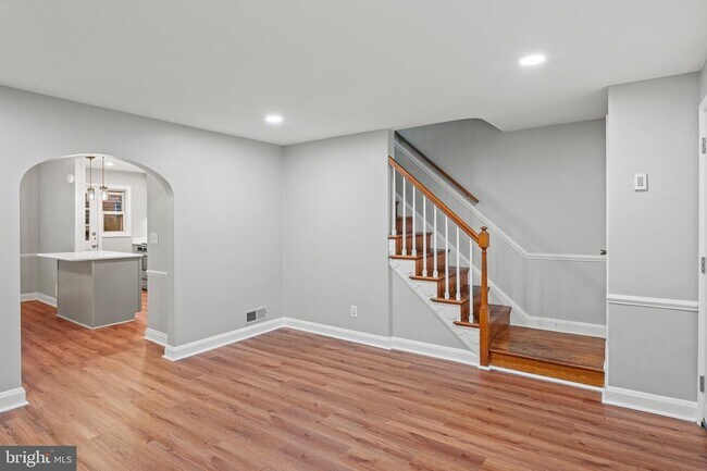 Building Photo - 1621 Thetford Rd