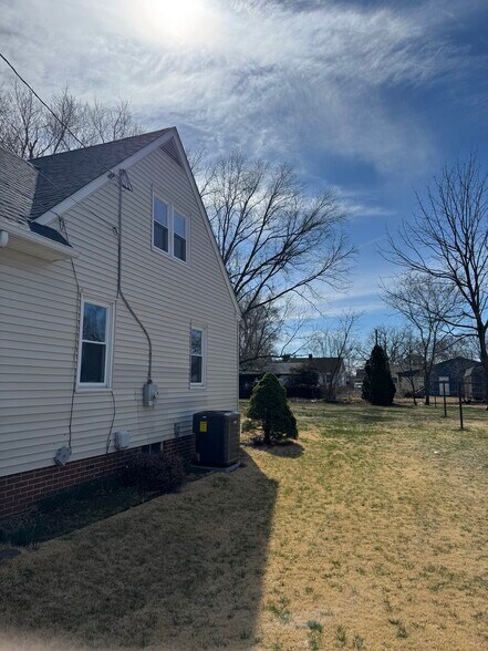 Building Photo - 1302 Hazel St