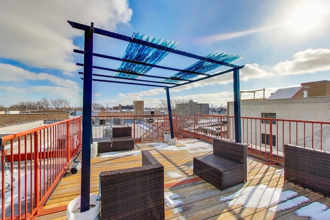 Building Photo - 4017 N Troy St