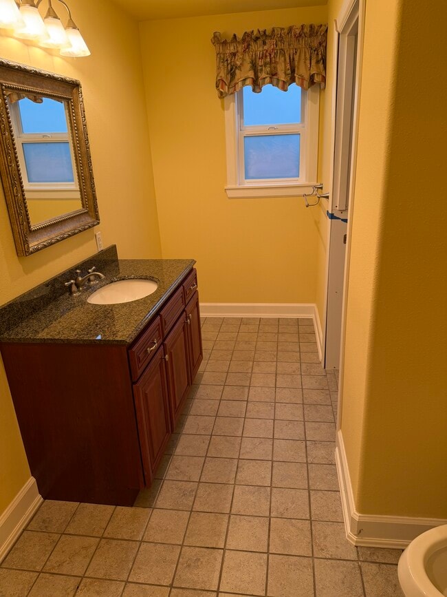 Building Photo - 184 Capitol Ridge Rd