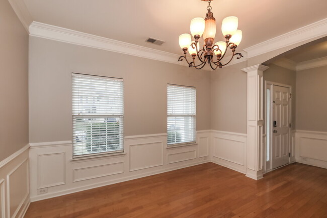 Building Photo - 544 Wrayhill Dr