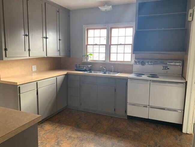 Building Photo - Nice 3 Bedroom 1 Bath