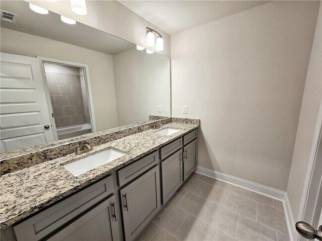Building Photo - 7325 Yewtree Dr