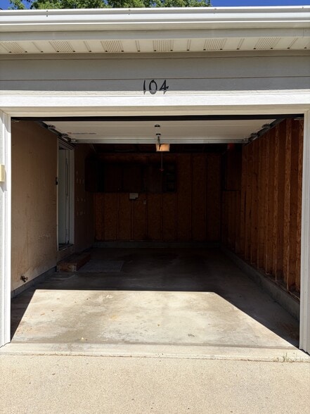 Building Photo - 513 Elm Ave