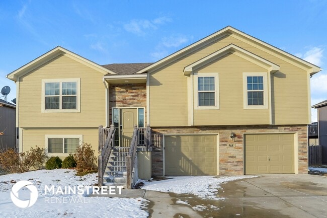 Building Photo - 568 S Walnut St