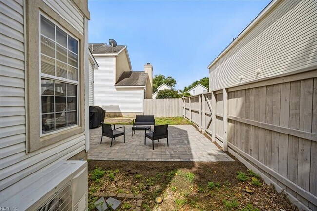 Building Photo - 2212 Creeks Edge Dr