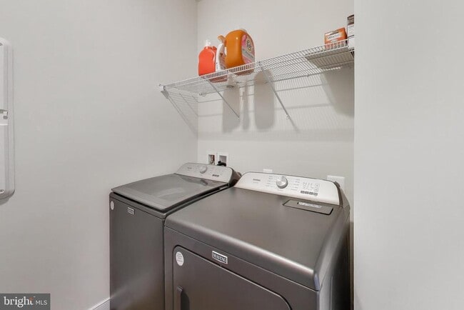 Building Photo - 3897 Hillview Ct