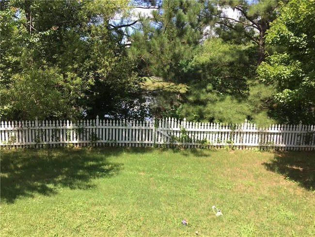 Building Photo - 1864 Canoe Ridge NW