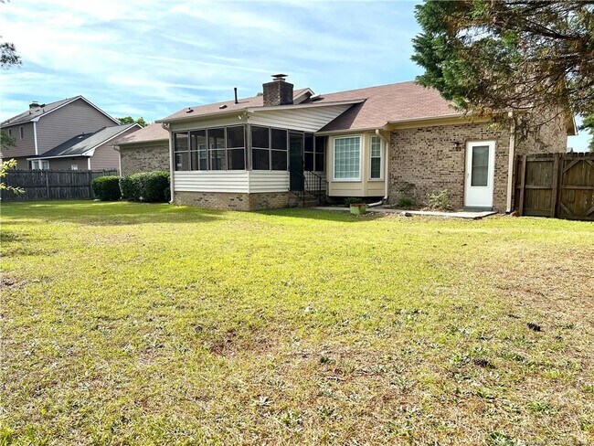 Building Photo - 6017 Lakeway Dr