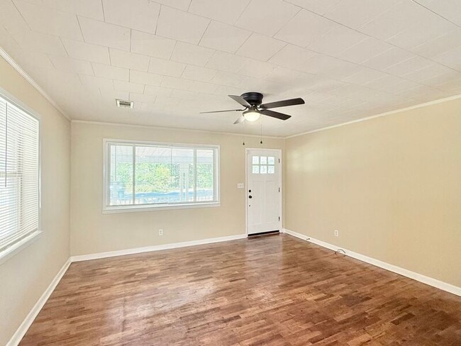 Building Photo - 8920 Lewis St