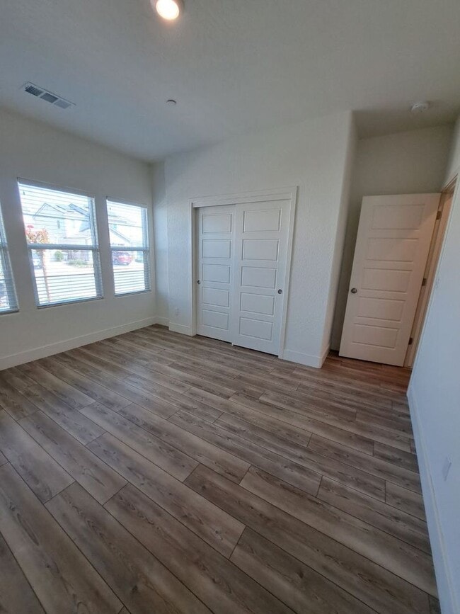 Building Photo - Charming Clovis Home in Heritage Grove – M...