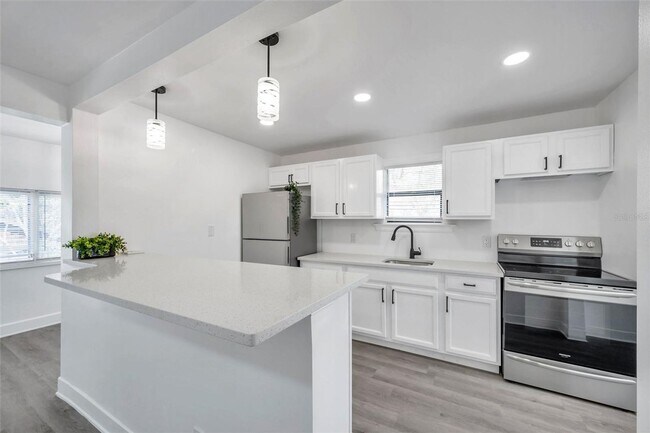 Building Photo - Gorgeous 2 bedroom 1 bath apartment