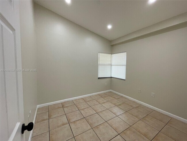 Building Photo - 1511 San Remo Cir