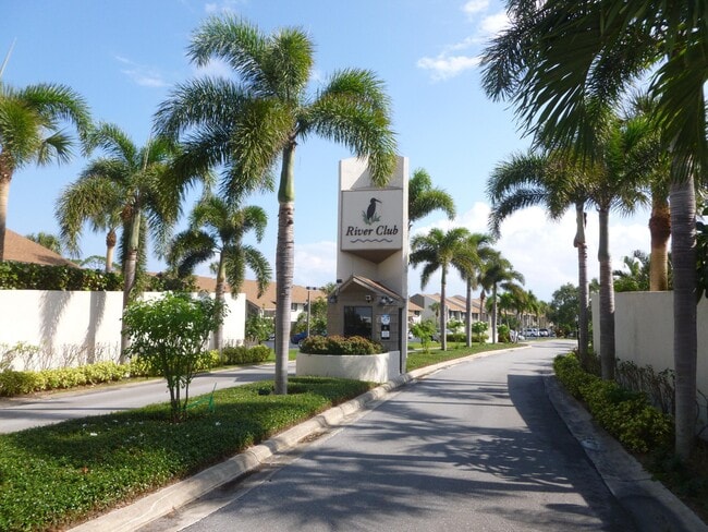 Building Photo - 1600 NE Dixie Hwy