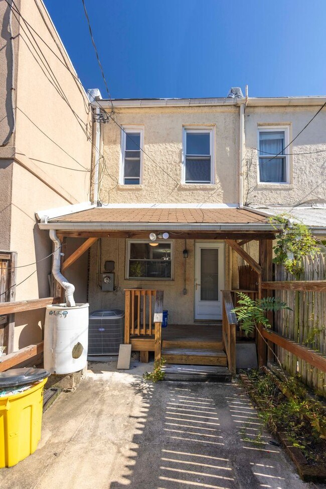Building Photo - Charming 2BD/1BA Townhome in Patterson Park, MD!