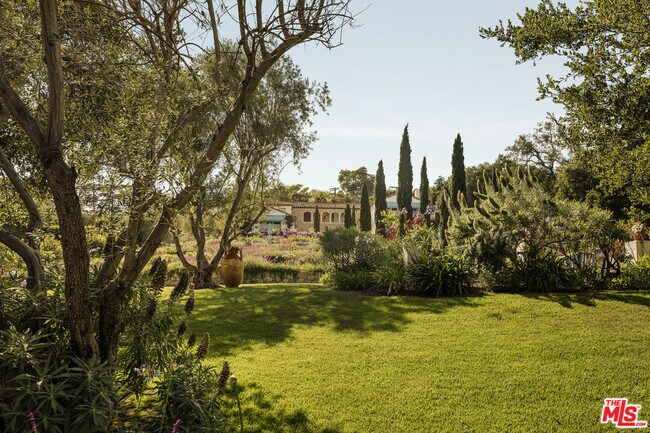 Building Photo - 848 Picacho Ln