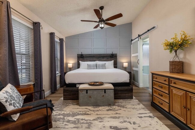 Building Photo - 8467 Willow Creek Dr