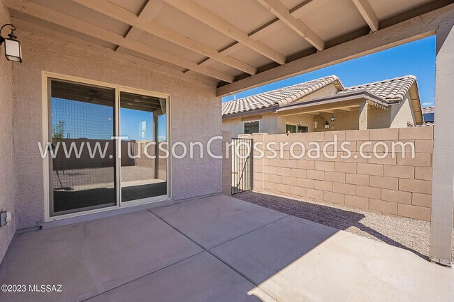 Building Photo - 10611 W Halsey Dr