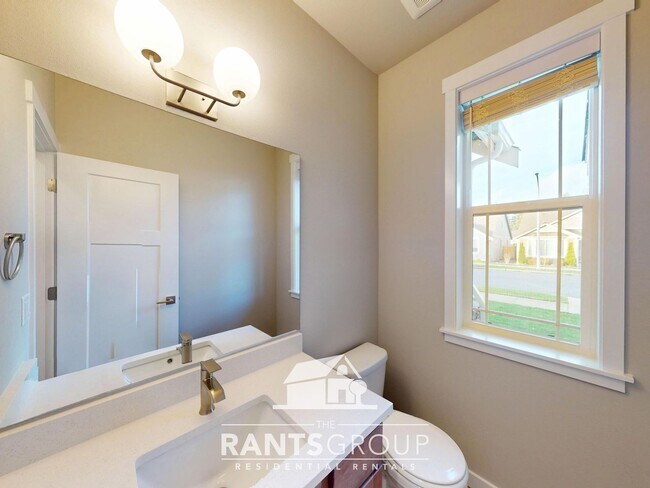 Building Photo - Beautiful New Home in Bradbury Subdivision! Easy I5 Access!