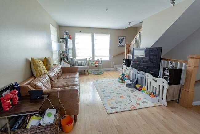 Building Photo - 316 Rindge Ave