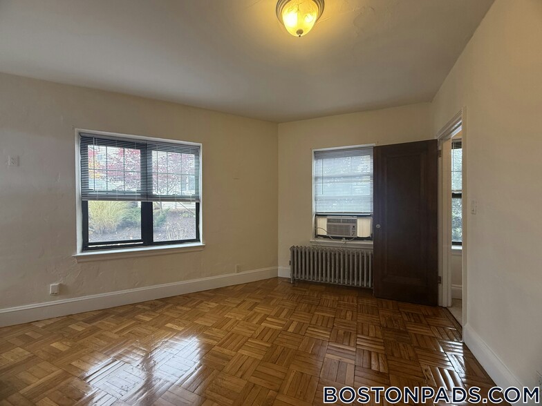 Building Photo - 2 Elmwood Ave