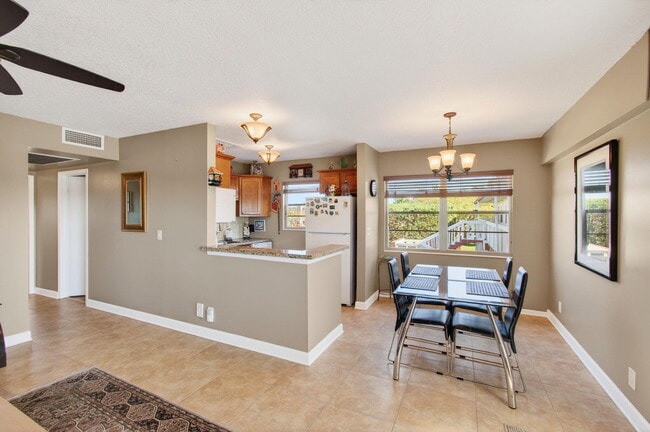 Building Photo - 33 Fanshaw A