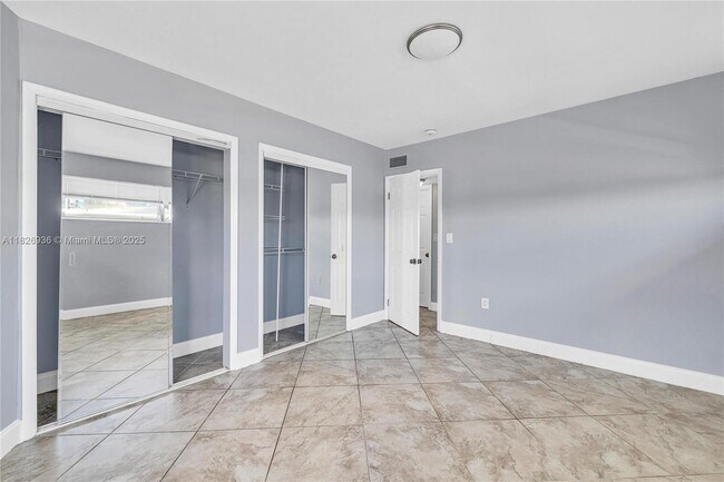 Building Photo - 1715 NE Miami Gardens Dr