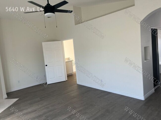 Building Photo - 5640 W Ave L4
