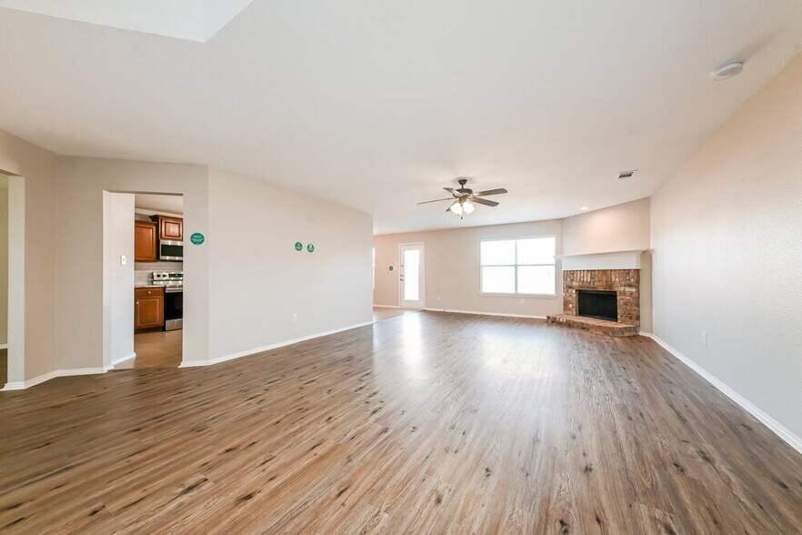 Building Photo - 908 Matthew Ln