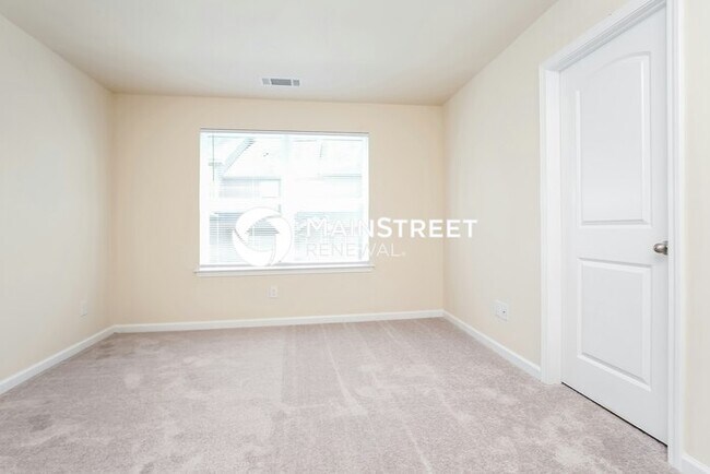 Building Photo - 3 Bedroom Pet-Friendly Home in La Vergne, TN with Main Street Renewal