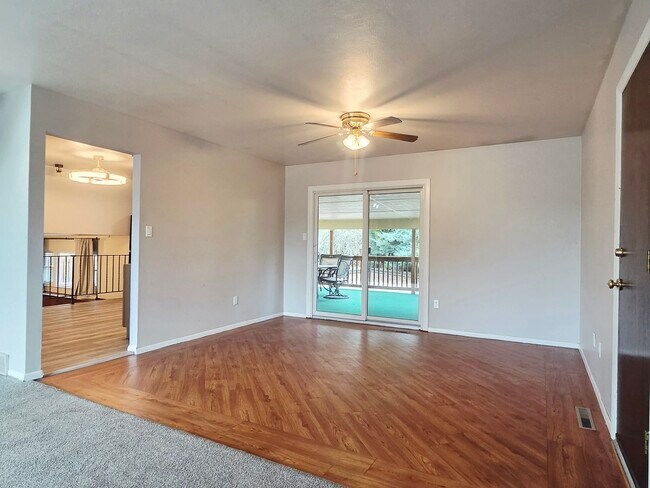 Building Photo - 250 Dolomite Dr