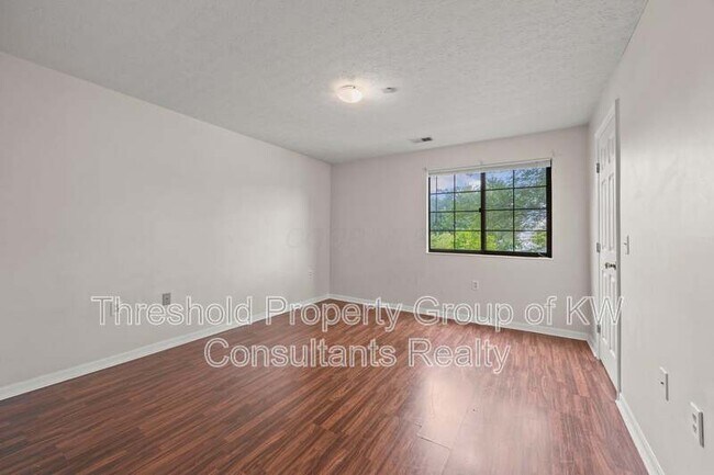 Building Photo - 6823 Meadow Creek Dr