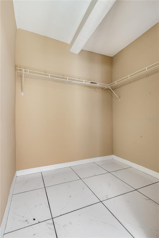 Building Photo - 418 E Amelia Ave